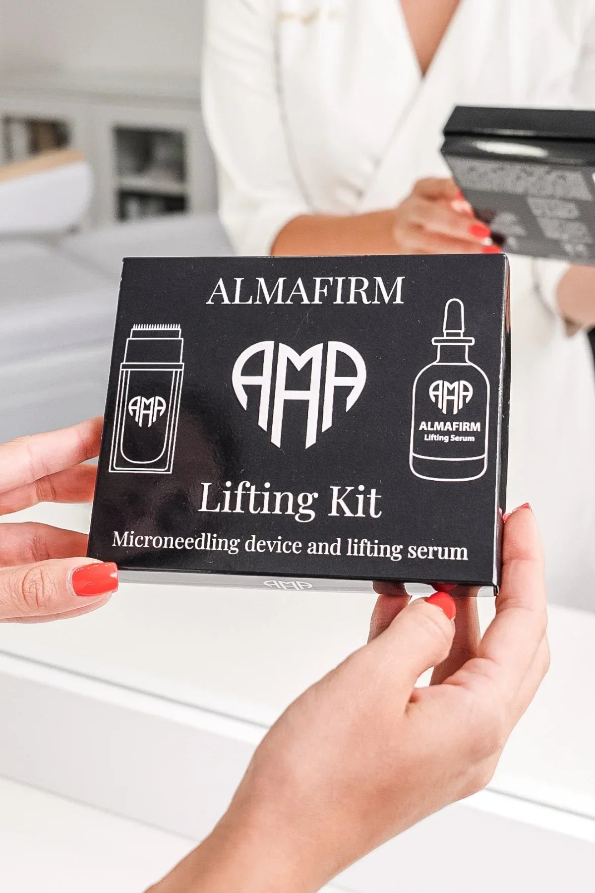 Lifting microneedling therapy (1 serum 10 ml + applicator)