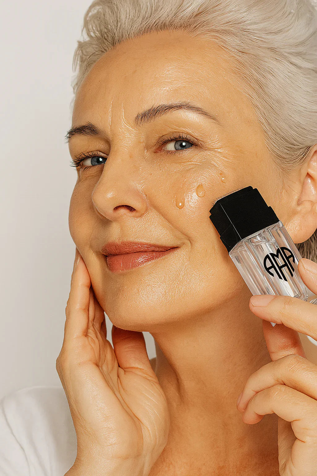 Anti-aging microneedling therapy (1 serum 10 ml + applicator)