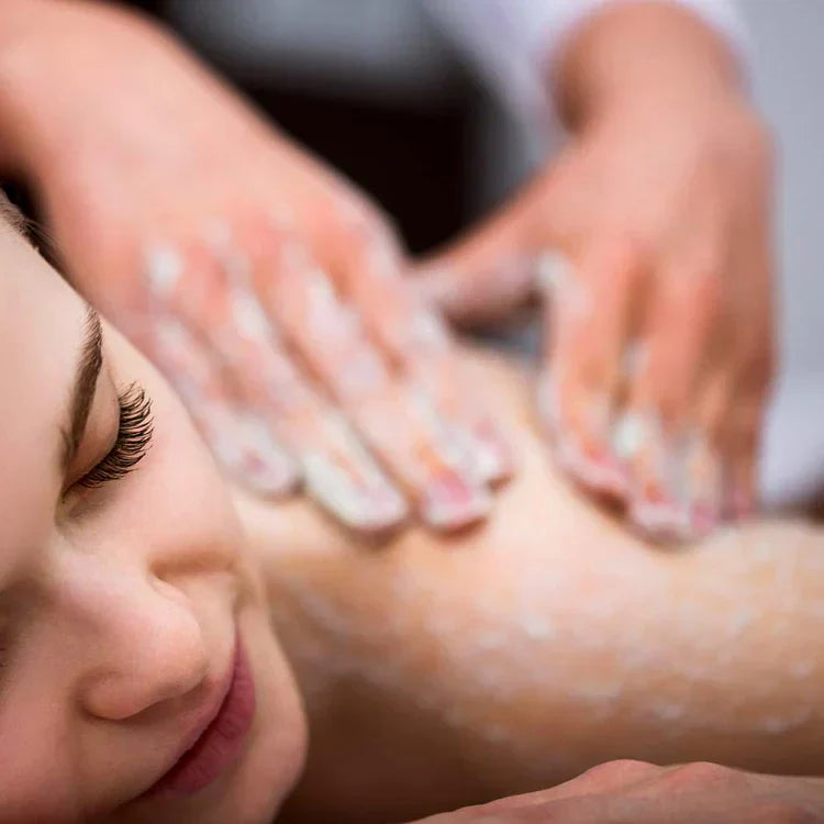 Zitroun Glow Scrub fir LIGNING A Gléissegkeet vun der Haut 200 g